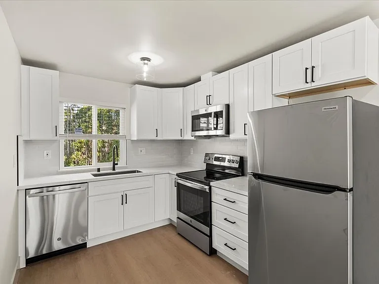215 W Olive Ave — Photo 7