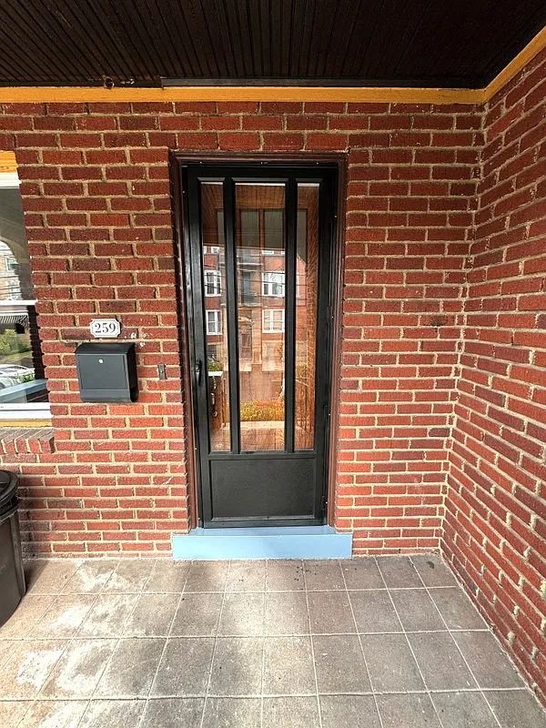 2 bed, 1.0 bath, 1300 sqft, $1,700 — Photo 2