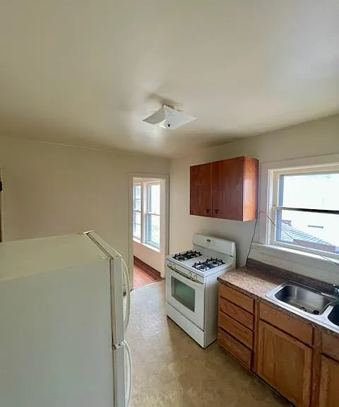 904 W Stephenson St #4 — Photo 4