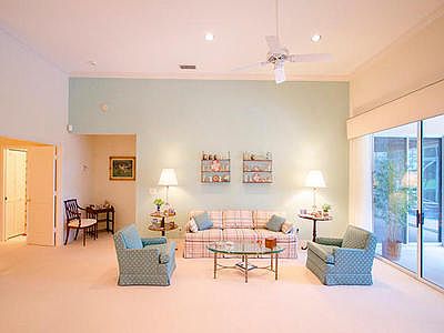 04_living-room3_234 Eagleton Estates Bou