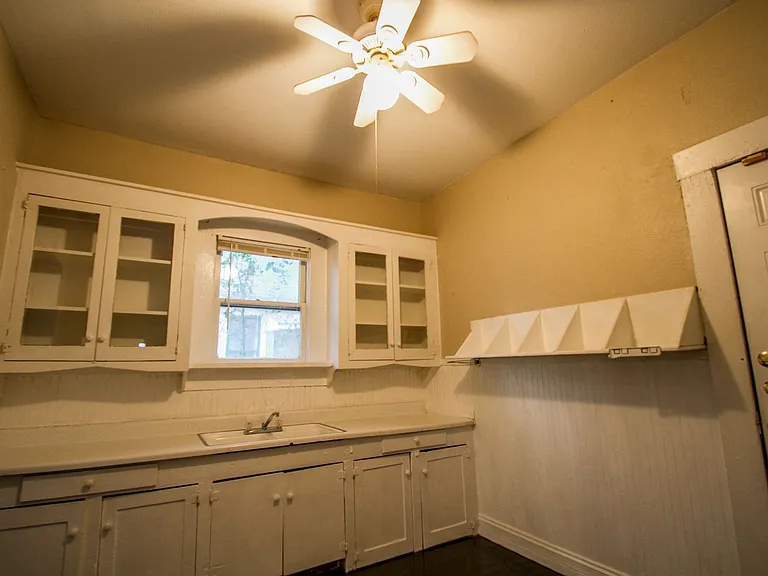 1727 Nolan St — Photo 3