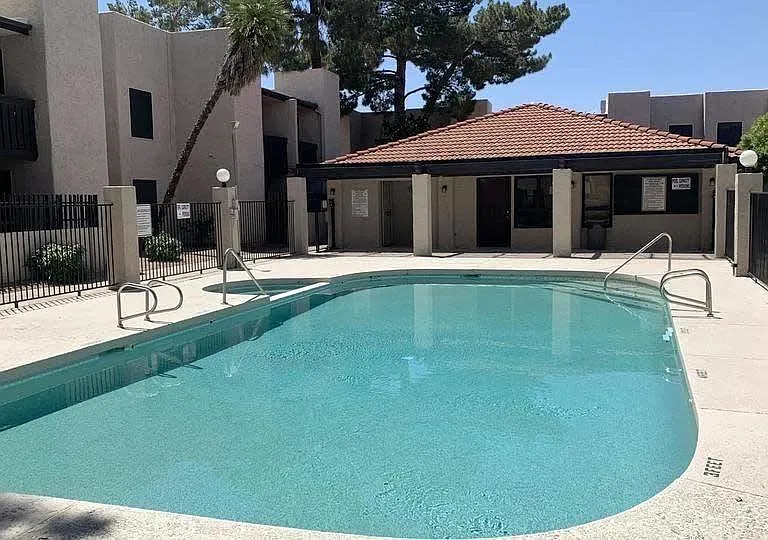 1927 E Hampton Ave #206 — Photo 1