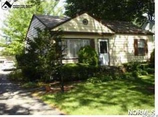 526 Bassett Rd, Bay Village, OH 44140