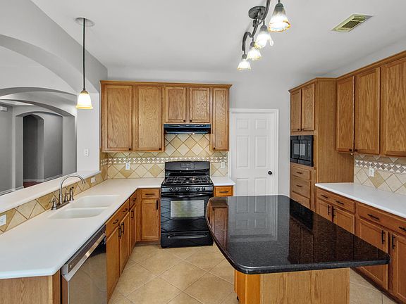 4th image of 757 Bent Wood Pl
