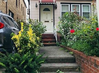 6338 Saunders St, Rego Park, NY 11374