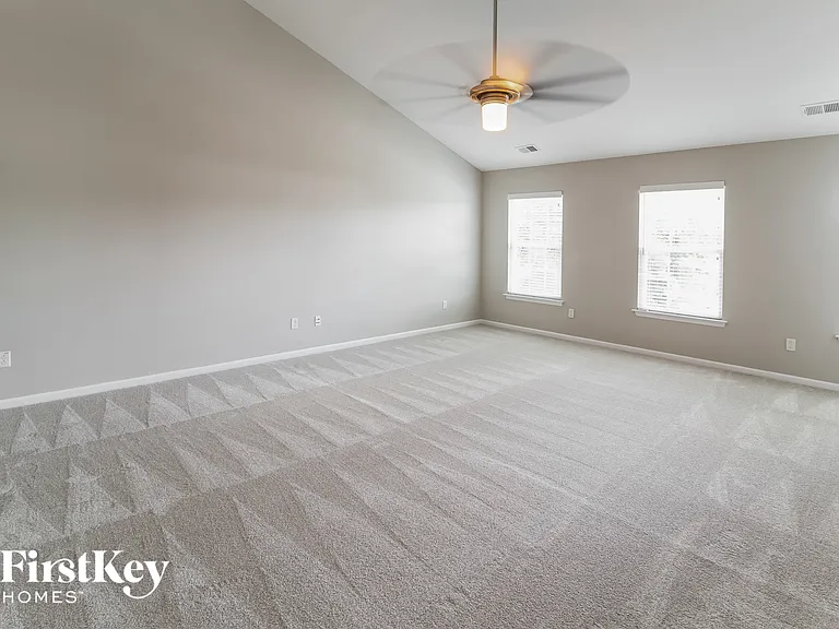 420 Gianna Ln — Photo 8