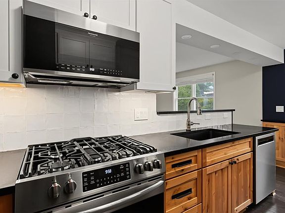 5th image of 303 Cedar Rd