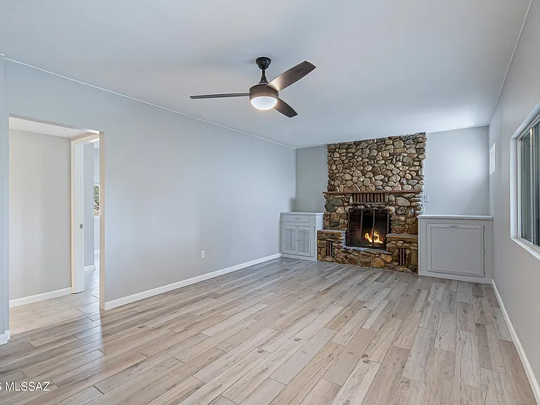 730 N Robles Rd — Photo 9