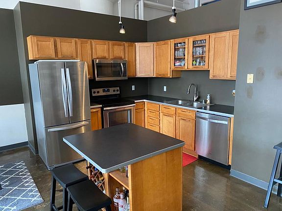 3rd image of 500 Robert St Unit 414