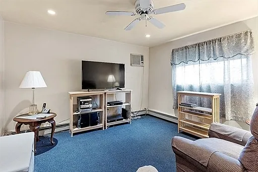 1 bed, 927 sqft, $2,500 — Photo 4