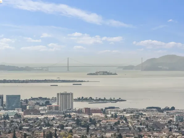 7 Hawks Hill Ct, Oakland, CA 94618