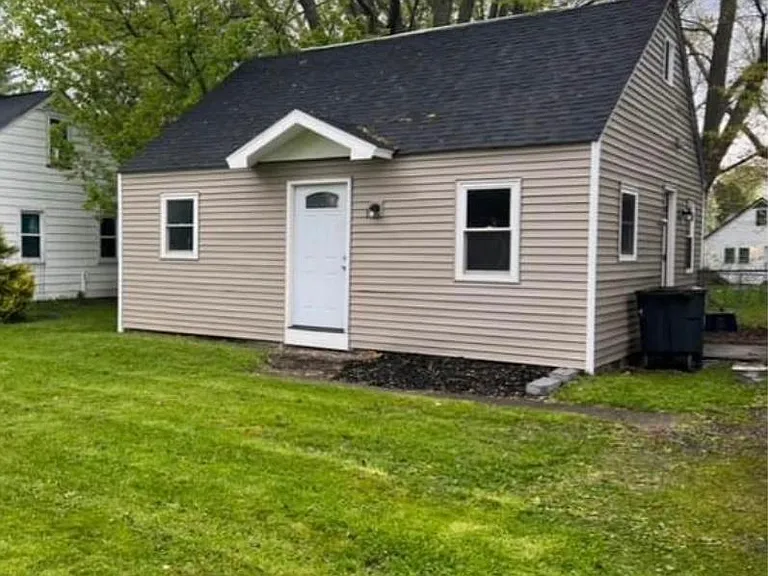 6181 Lakeshore Rd — Photo 1