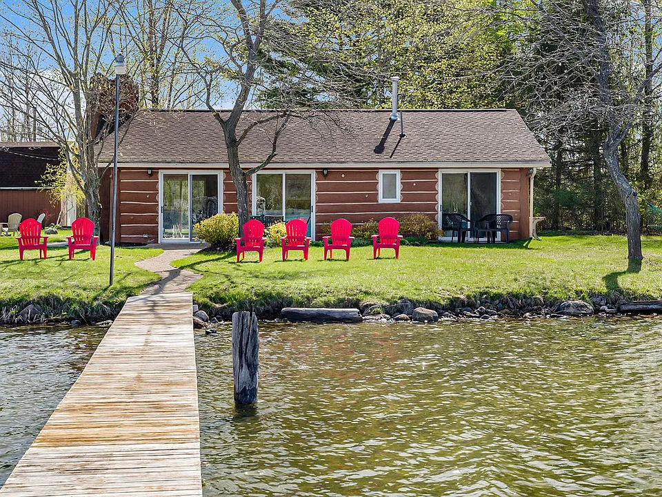 2120 Walleye Ln