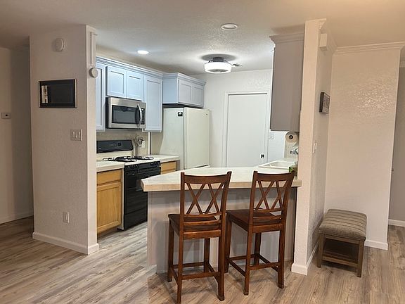 Looking from the livingroom into the kitchen.