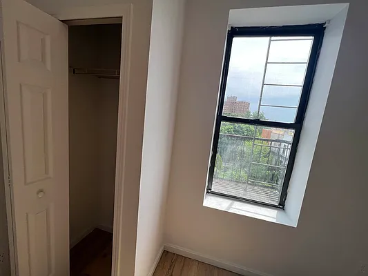 Rented by Delmark Realty LLC | media 34