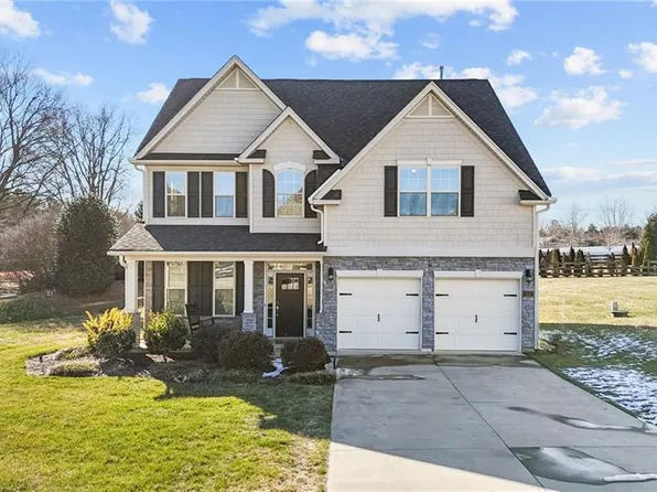 112 Crestbourne Ct, Stokesdale, NC 27357