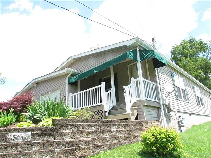 446 Blackberry Dr photo 1