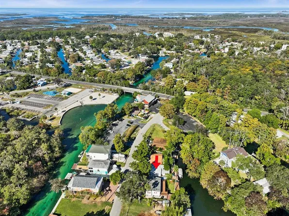 5423 Darlene St, Weeki Wachee, FL 34607