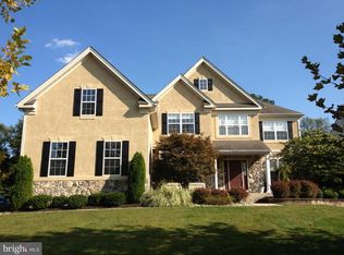 27 Rolling Glen Ct, Mount Laurel, NJ 08054