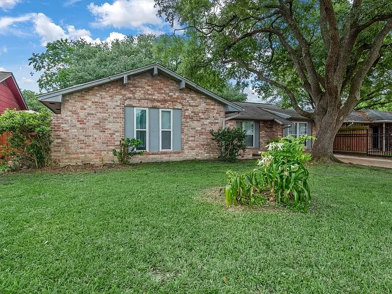 1935 Barnsley Ln — Photo 5