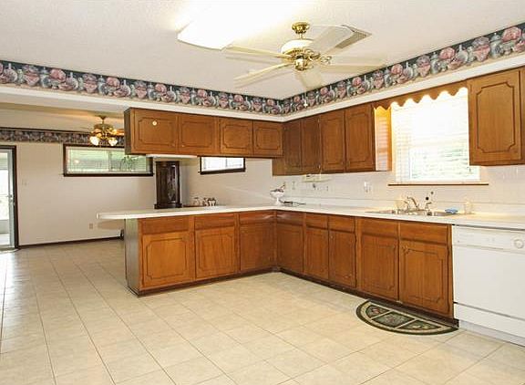 5th image of 115 Royal Crescent Dr