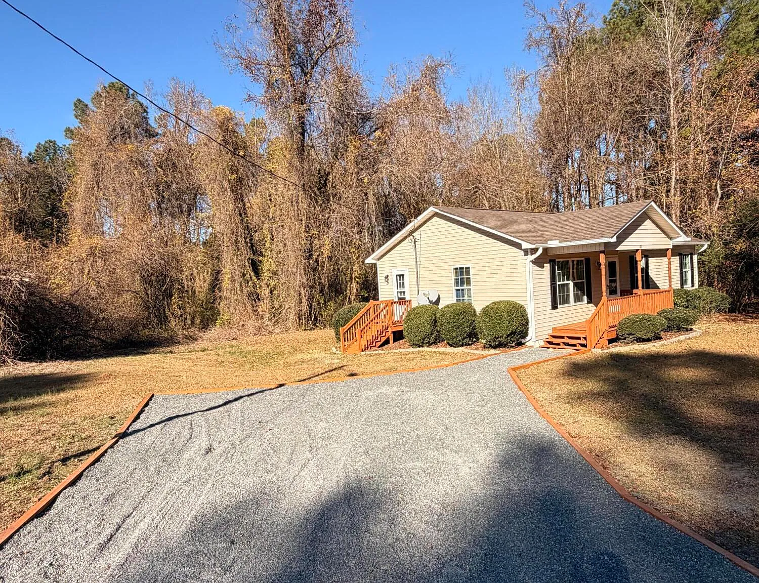 3 bed, 2.0 bath, 1060 sqft, $1,700 — Photo 3