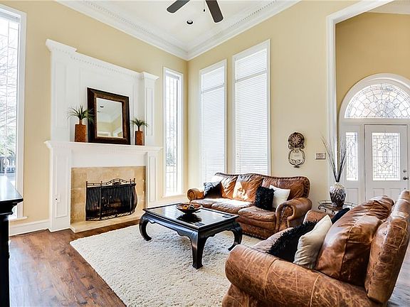 2nd image of 3525 Louis Dr