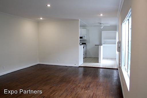 2nd image of 3409 Club Dr APT 2