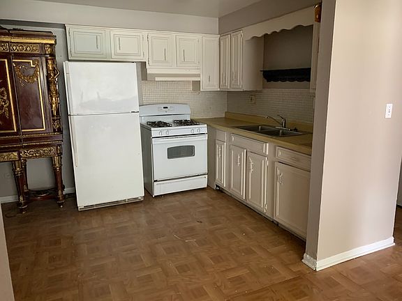 3rd image of 2500 Mark Thomas Ln #4-A