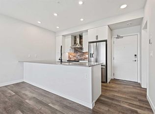 255 W Les Jardins Park SE #216, Calgary, AB T2C5W9