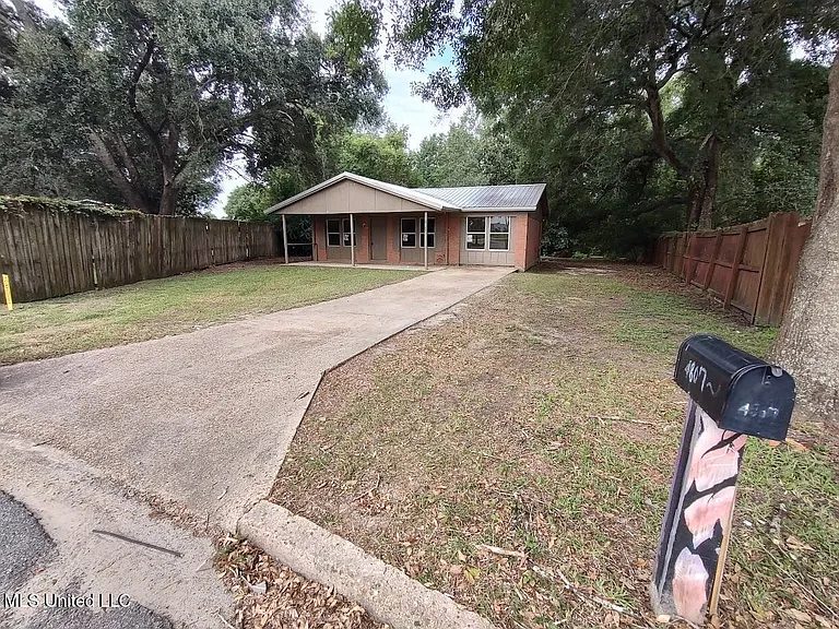 4807 King James Dr — Photo 3