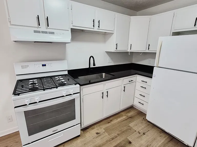 103 Park Ave #4 — Photo 5