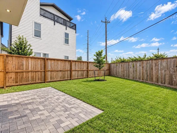 1006 Golden Nectar Ln, Houston, TX 77008