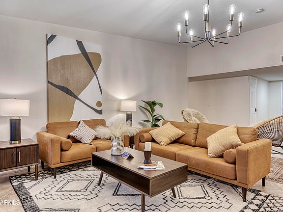 4th image of 301 E MURIEL Drive