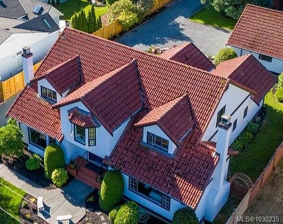 1st image of 158 Crescent Rd E