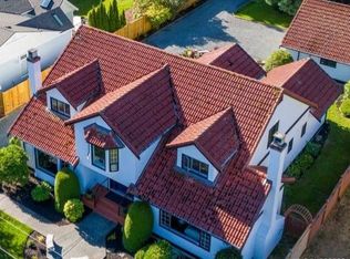 158 Crescent Rd E, Qualicum Beach, BC