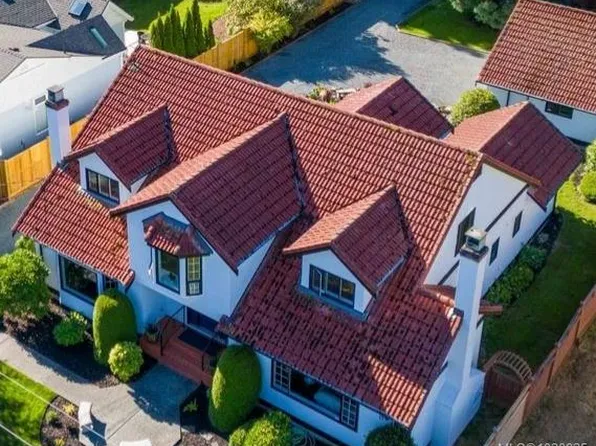 158 Crescent Rd E, Qualicum Beach, BC V9K 1L6