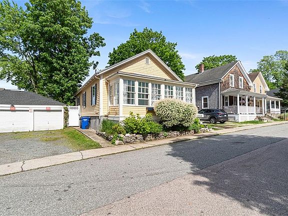 2nd image of 4 Findlay Pl