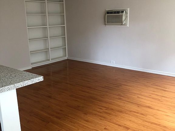 4th image of 217 S Marguerita Ave #5