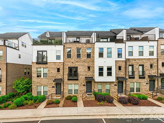 3rd image of 15036 New Amsterdam Ln