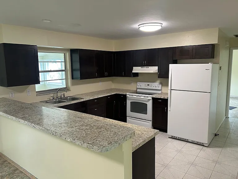 2244 Parker Ave — Photo 7