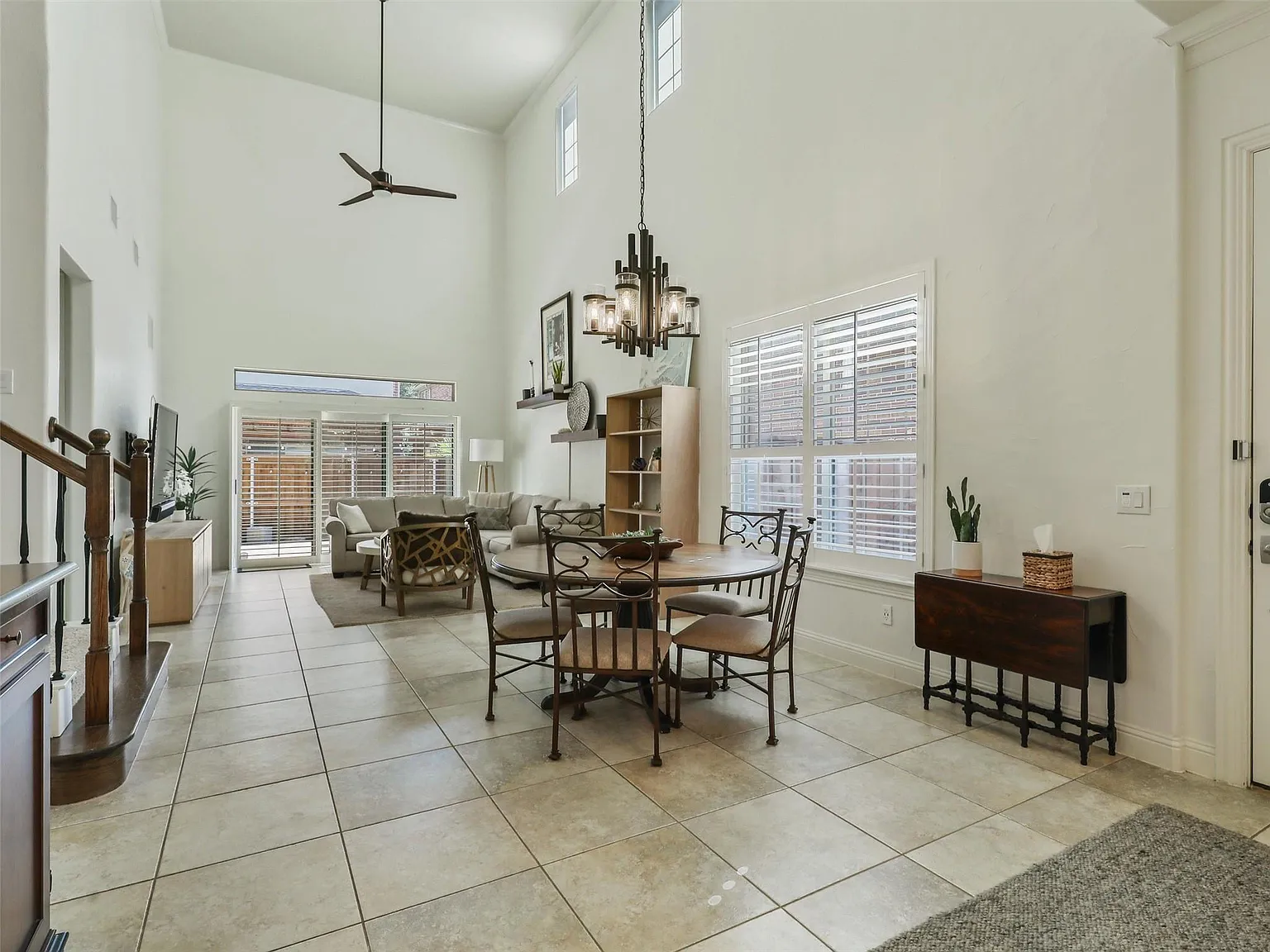 3 bed, 2339 sqft, $3,400 — Photo 2