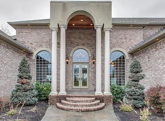 2nd image of 3946 Lakebrook Dr