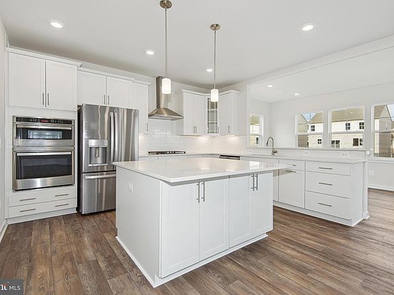 4th image of 988 Barksdale Drive 68