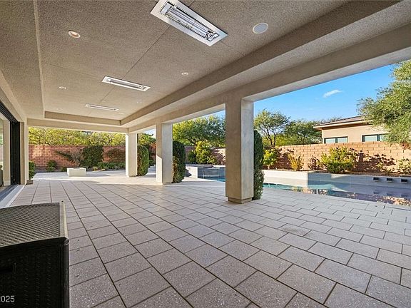3rd image of 36 Hunting Horn Dr