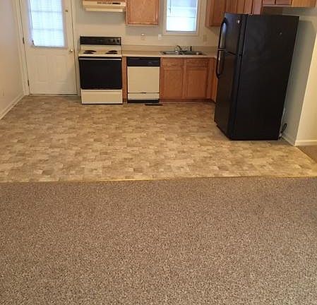 View from livingroom to kitchen.