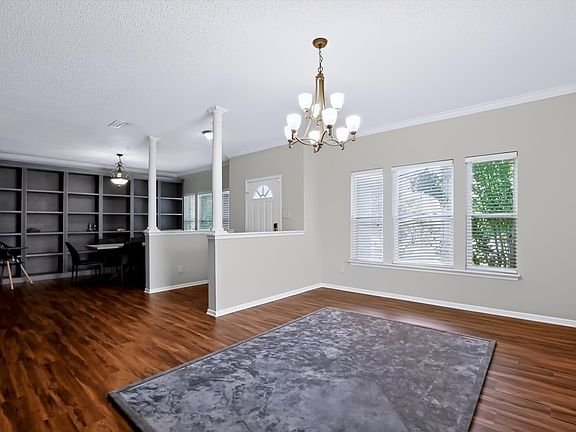 3rd image of 5815 Noble Dr