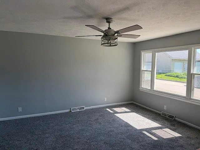 3 bed, 1026 sqft, $1,800 — Photo 2