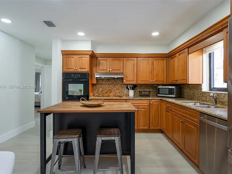 510 SE 3rd Ave — Photo 12