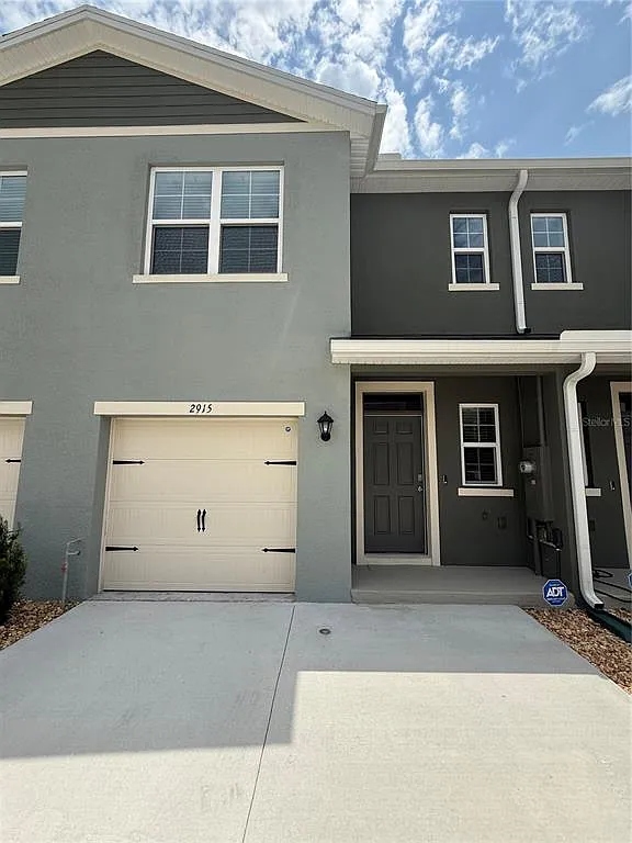 3 bed, 2.5 bath, 1886 sqft, $2,000 — Photo 2